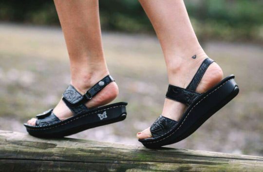 orthotic friendly summer shoes