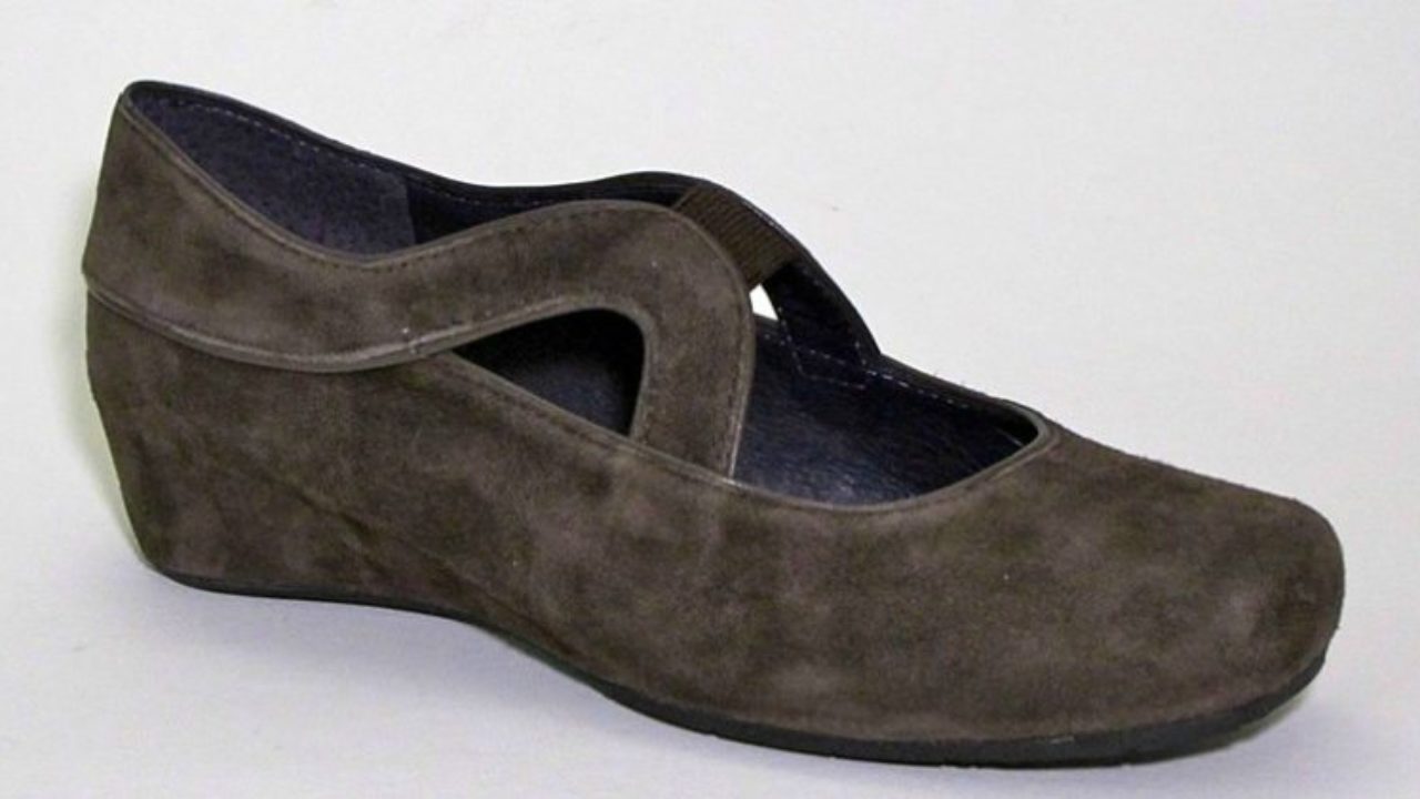 narrow orthotic shoes