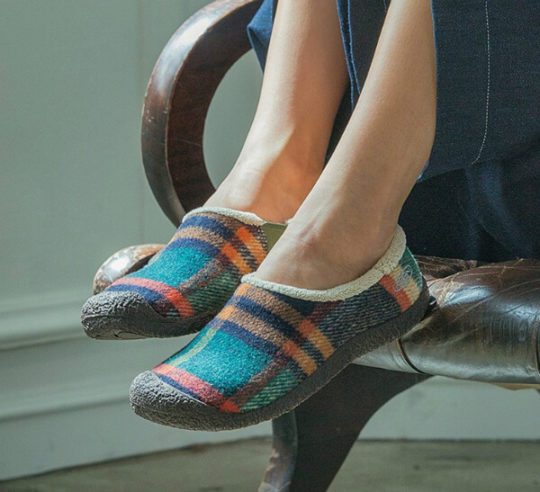 comfortable slippers for walking