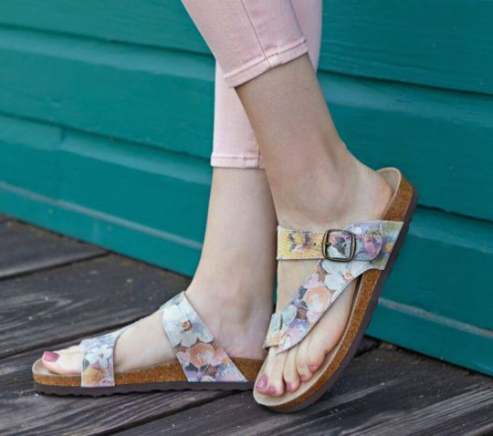 white mountain shoes vs birkenstock