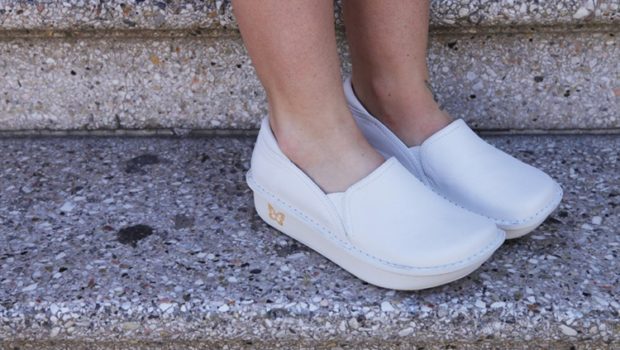 wide toe box shoes for nurses