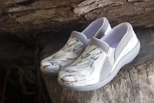 The Best Nursing Shoes for Long Shifts on Hard Tile Floors