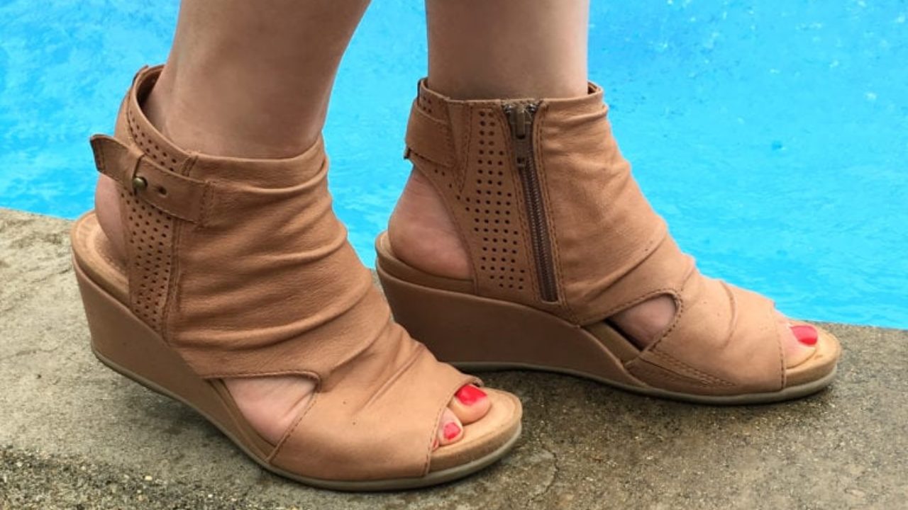 earth brand clogs