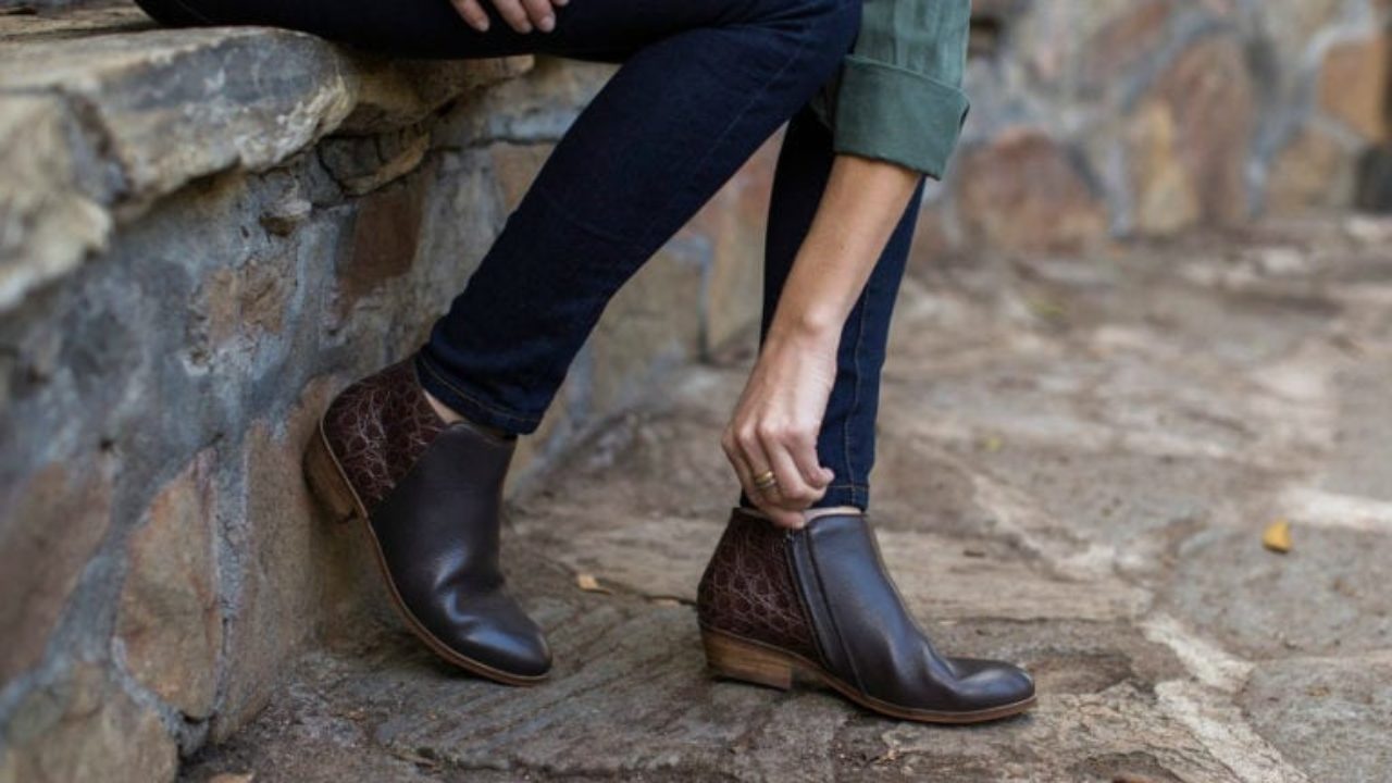 cute wide width shoes