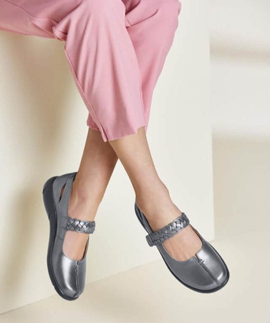 Shake Sandal - Women - Shoes