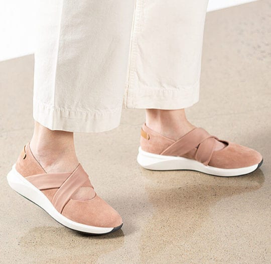 Orthotic Friendly Shoes - Clarks Un Rio Cross