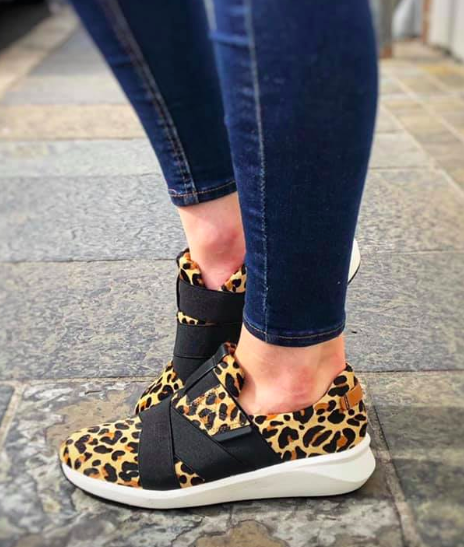 Orthotic Friendly Shoes - Clarks Un Rio Strap