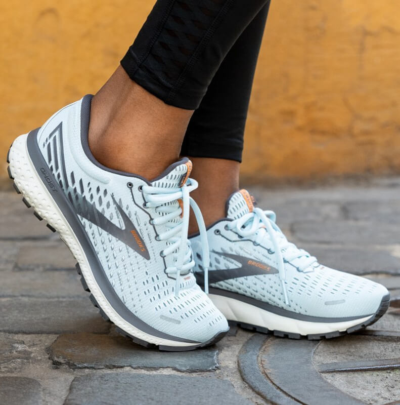 Best Shoes for Plantar Fasciitis [6 Stylish Options]