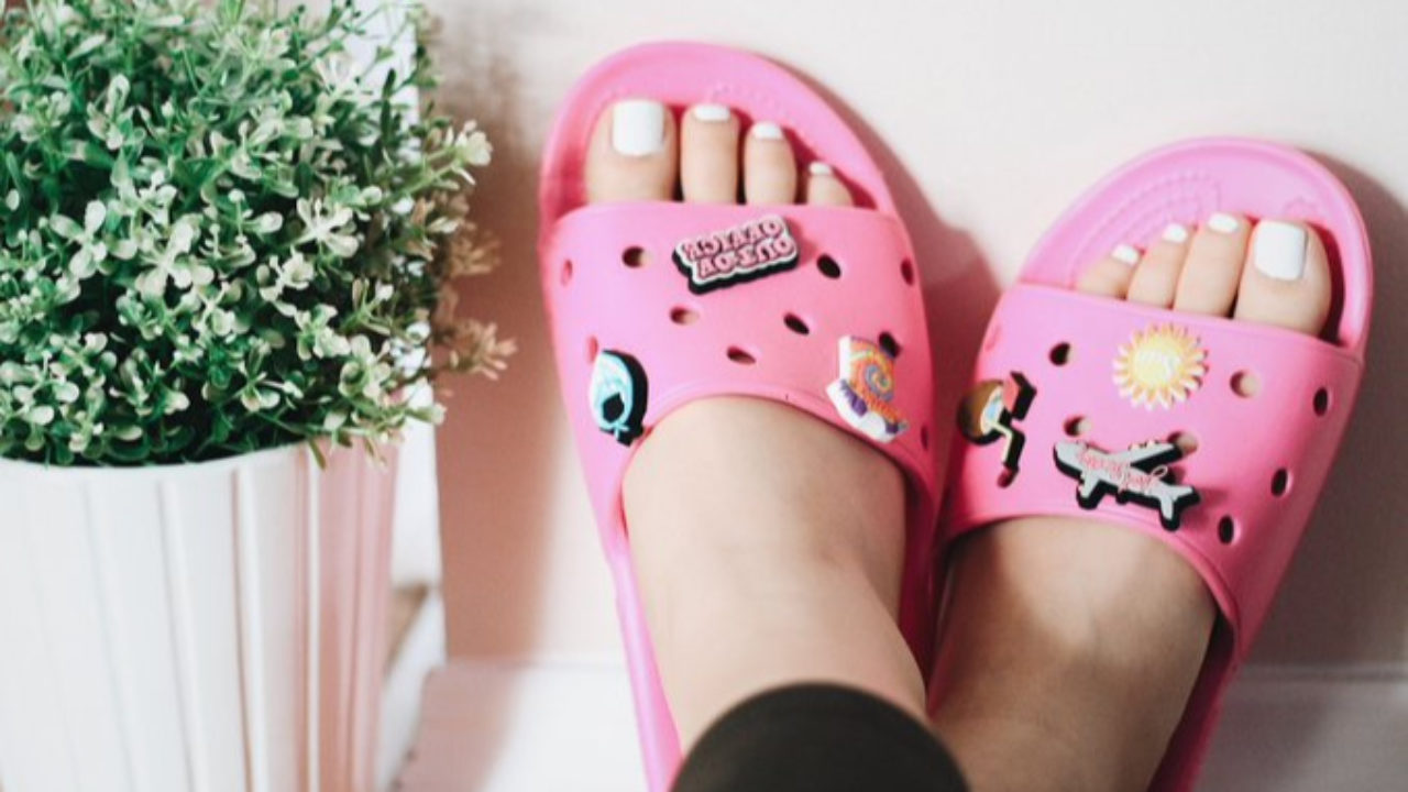 crocs for narrow feet