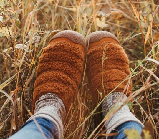 comfy slippers - vivid howser slide