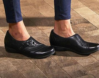 Barking Dog Shoes reviews and recommends the best footwear for people with various foot issues (as well as for women with average feet for whom comfort is a high priority).