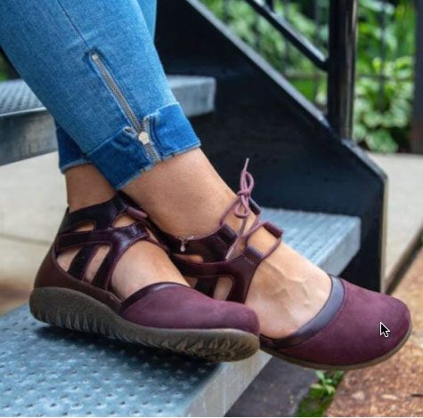 Barking Dog Shoes reviews and recommends the best footwear for people with various foot issues (as well as for women with average feet for whom comfort is a high priority).