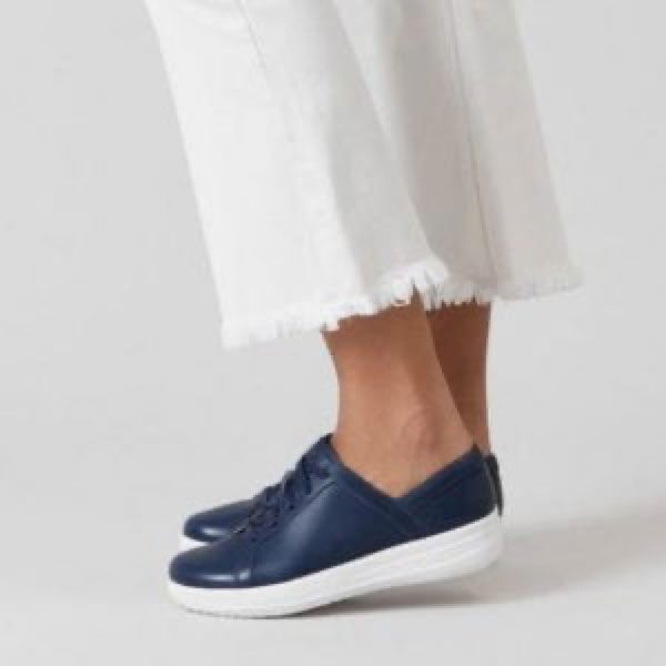 Barking Dog Shoes reviews and recommends the best footwear for people with various foot issues (as well as for women with average feet for whom comfort is a high priority).