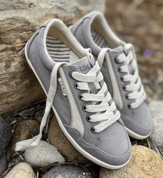 comfortable fashion sneakers 