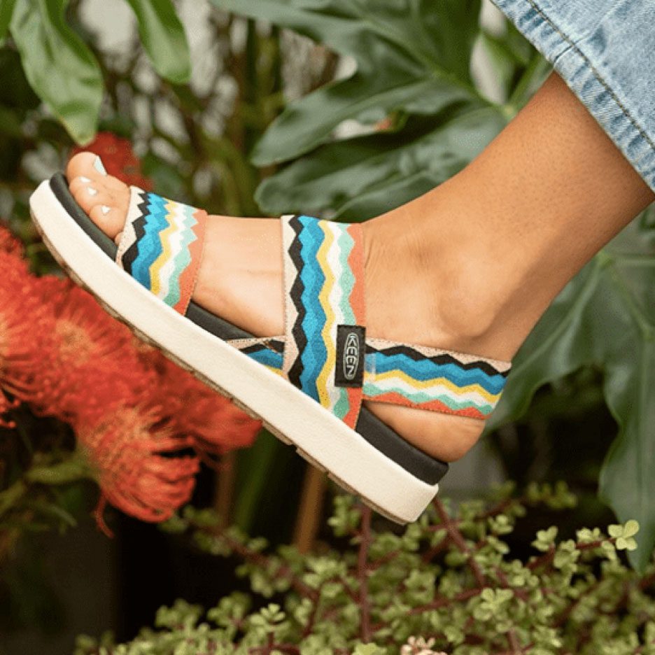 Barking Dog Shoes reviews and recommends the best footwear for people with various foot issues (as well as for women with average feet for whom comfort is a high priority).