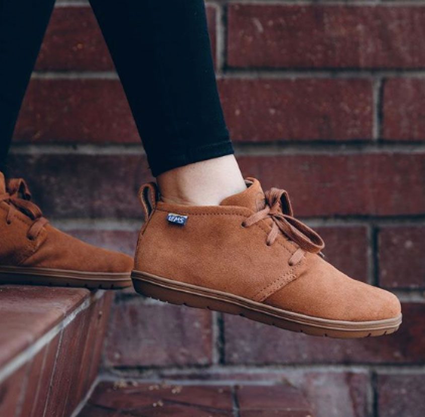 Barking Dog Shoes reviews and recommends the best footwear for people with various foot issues (as well as for women with average feet for whom comfort is a high priority).