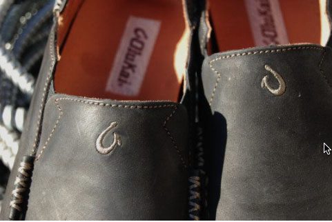 Barking Dog Shoes reviews and recommends the best footwear for people with various foot issues (as well as for women with average feet for whom comfort is a high priority).