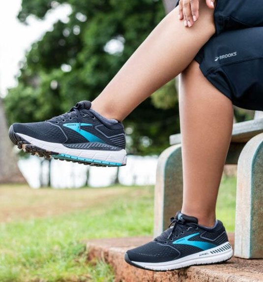 Barking Dog Shoes reviews and recommends the best footwear for people with various foot issues (as well as for women with average feet for whom comfort is a high priority).