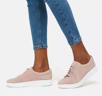 Barking Dog Shoes reviews and recommends the best footwear for people with various foot issues (as well as for women with average feet for whom comfort is a high priority).