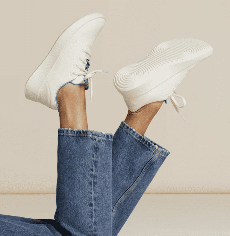 Barking Dog Shoes reviews and recommends the best footwear for people with various foot issues (as well as for women with average feet for whom comfort is a high priority).