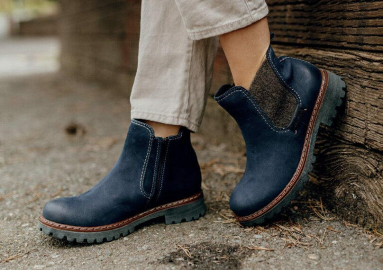 Mid-cut BOOSTER leather ankle boots with laces