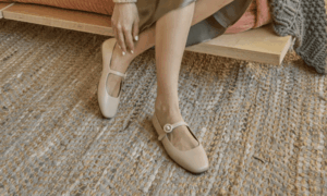 Barking Dog Shoes reviews and recommends the best footwear for people with various foot issues (as well as for women with average feet for whom comfort is a high priority).