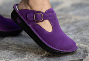 Barking Dog Shoes reviews and recommends the best footwear for people with various foot issues (as well as for women with average feet for whom comfort is a high priority). rs