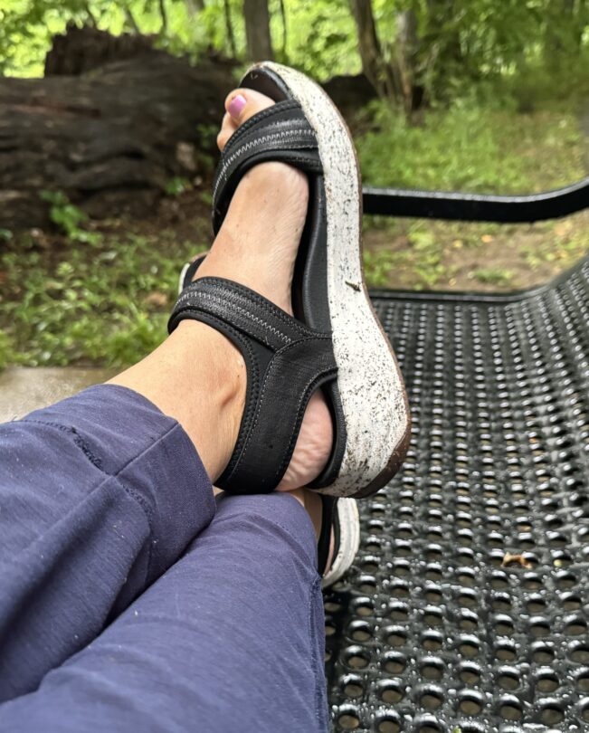 Barking Dog Shoes reviews and recommends the best footwear for people with various foot issues (as well as for women with average feet for whom comfort is a high priority).