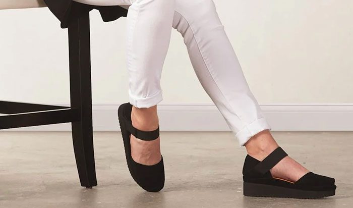 Barking Dog Shoes reviews and recommends the best footwear for people with various foot issues (as well as for women with average feet for whom comfort is a high priority).