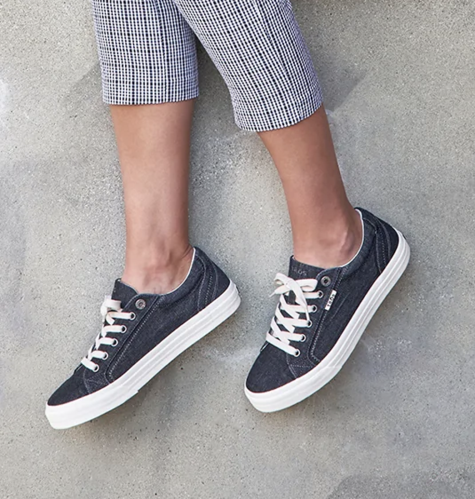 Taos Plim Soul Barking Dog Shoes reviews and recommends the best footwear for people with various foot issues (as well as for women with average feet for whom comfort is a high priority).