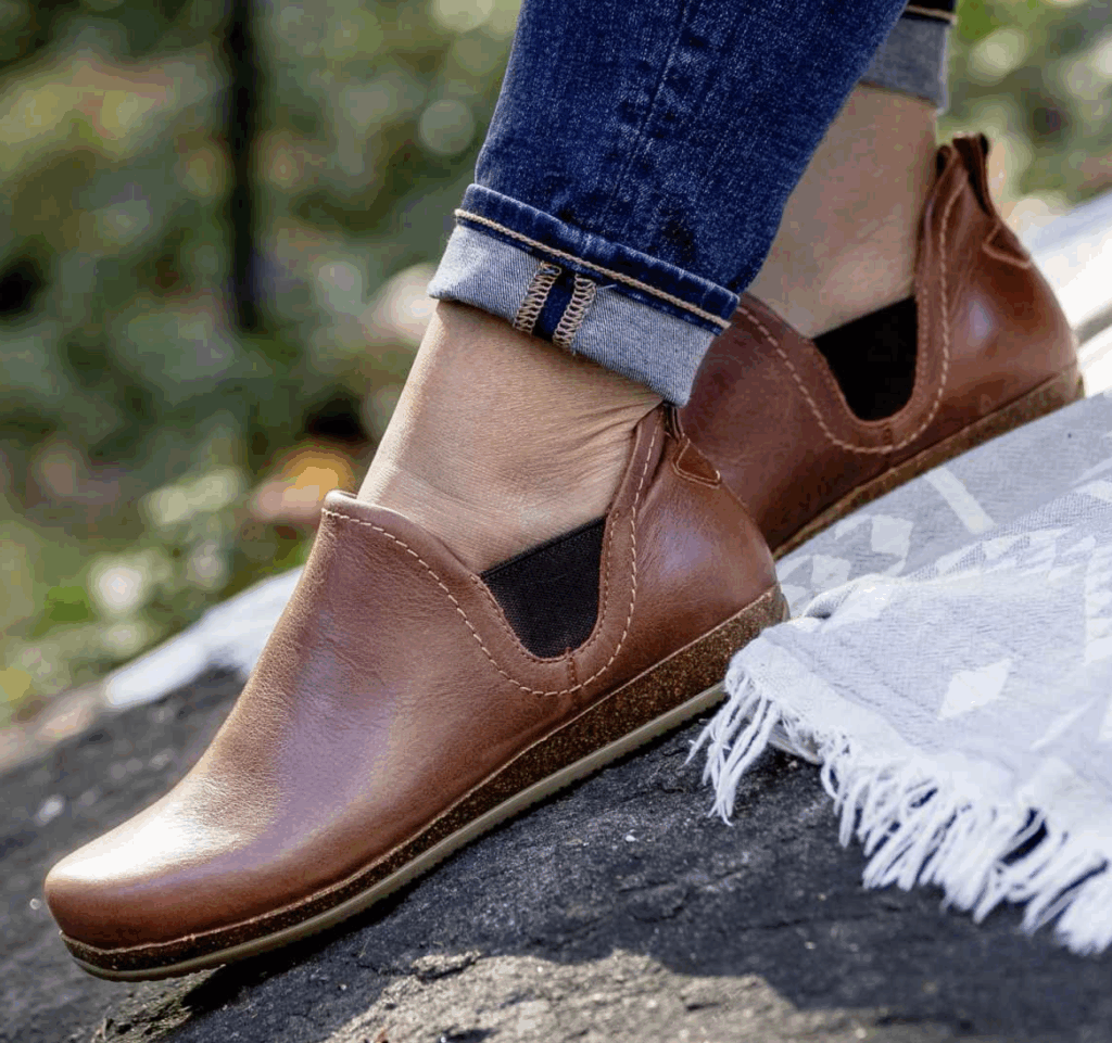 Barking Dog Shoes reviews and recommends the best footwear for people with various foot issues (as well as for women with average feet for whom comfort is a high priority).