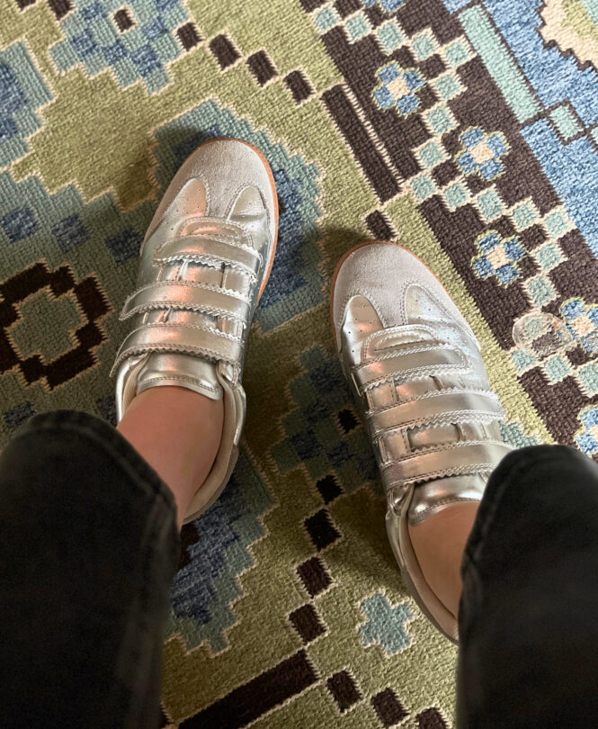 Barking Dog Shoes reviews and recommends the best footwear for people with various foot issues (as well as for women with average feet for whom comfort is a high priority).