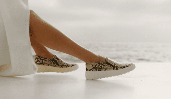 Barking Dog Shoes reviews and recommends the best footwear for people with various foot issues (as well as for women with average feet for whom comfort is a high priority).