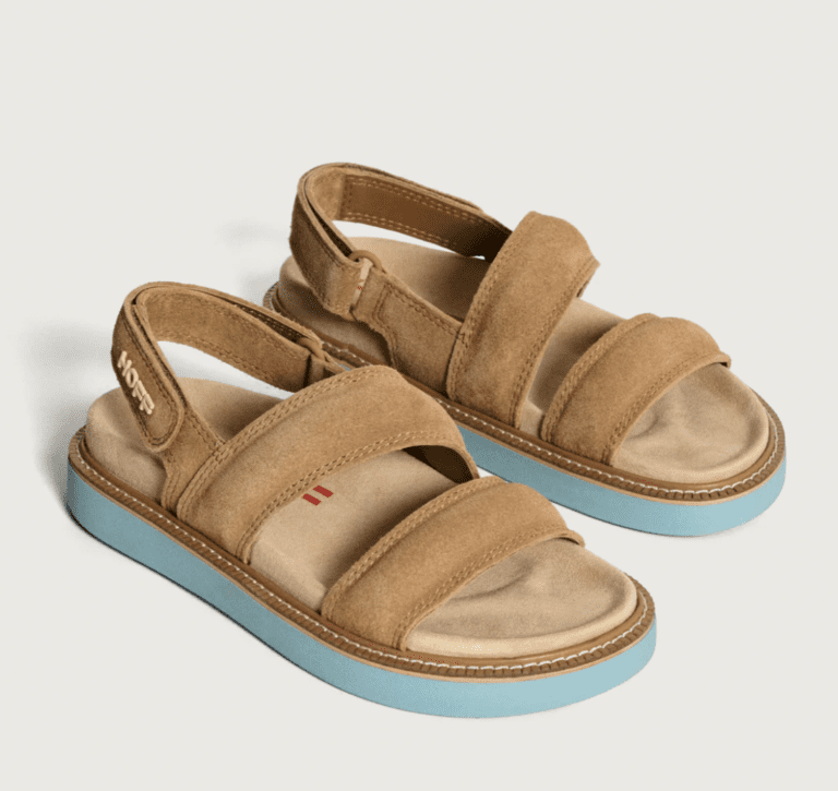 Barking Dog Shoes reviews and recommends the best footwear for people with various foot issues (as well as for women with average feet for whom comfort is a high priority).