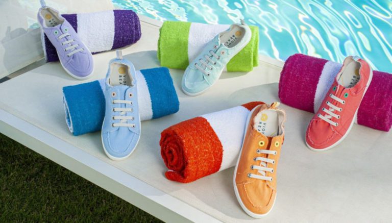 Barking Dog Shoes reviews and recommends the best footwear for people with various foot issues (as well as for women with average feet for whom comfort is a high priority).