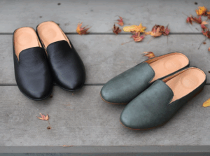 Barking Dog Shoes reviews and recommends the best footwear for people with various foot issues (as well as for women with average feet for whom comfort is a high priority).