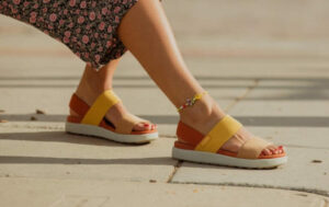 Barking Dog Shoes reviews and recommends the best footwear for people with various foot issues (as well as for women with average feet for whom comfort is a high priority).