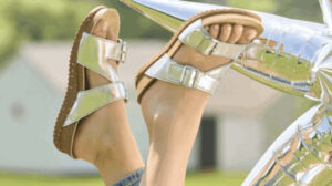 Barking Dog Shoes reviews and recommends the best footwear for people with various foot issues (as well as for women with average feet for whom comfort is a high priority).