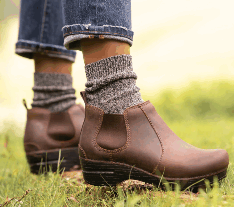 Barking Dog Shoes reviews and recommends the best footwear for people with various foot issues (as well as for women with average feet for whom comfort is a high priority).