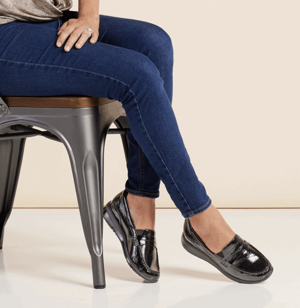 Barking Dog Shoes reviews and recommends the best footwear for people with various foot issues (as well as for women with average feet for whom comfort is a high priority).