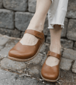 Barking Dog Shoes reviews and recommends the best footwear for people with various foot issues (as well as for women with average feet for whom comfort is a high priority).