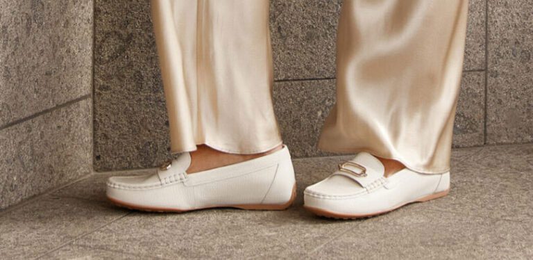 Barking Dog Shoes reviews and recommends the best footwear for people with various foot issues (as well as for women with average feet for whom comfort is a high priority).