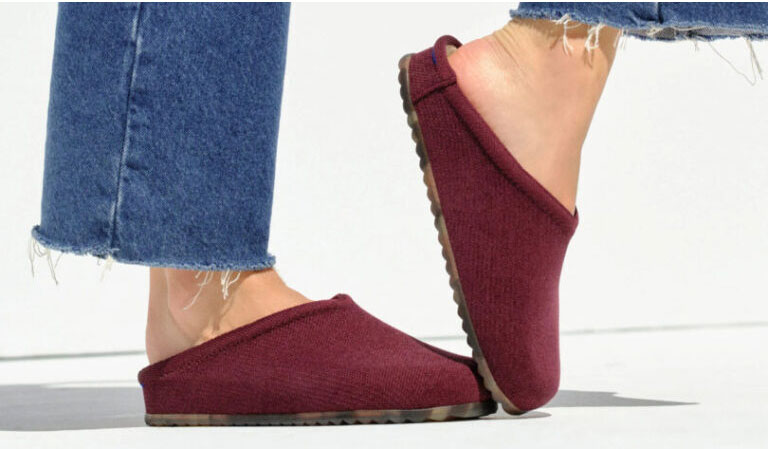 Barking Dog Shoes reviews and recommends the best footwear for people with various foot issues (as well as for women with average feet for whom comfort is a high priority).