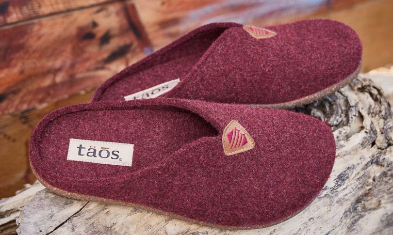 Barking Dog Shoes reviews and recommends the best footwear for people with various foot issues (as well as for women with average feet for whom comfort is a high priority).